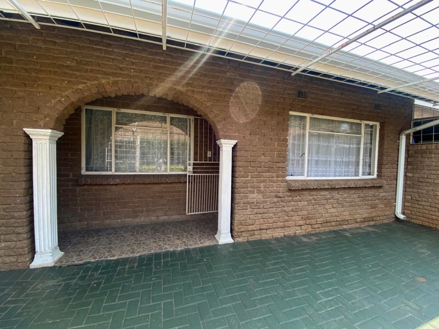 2 Bedroom Property for Sale in Lower Bo-dorp North West